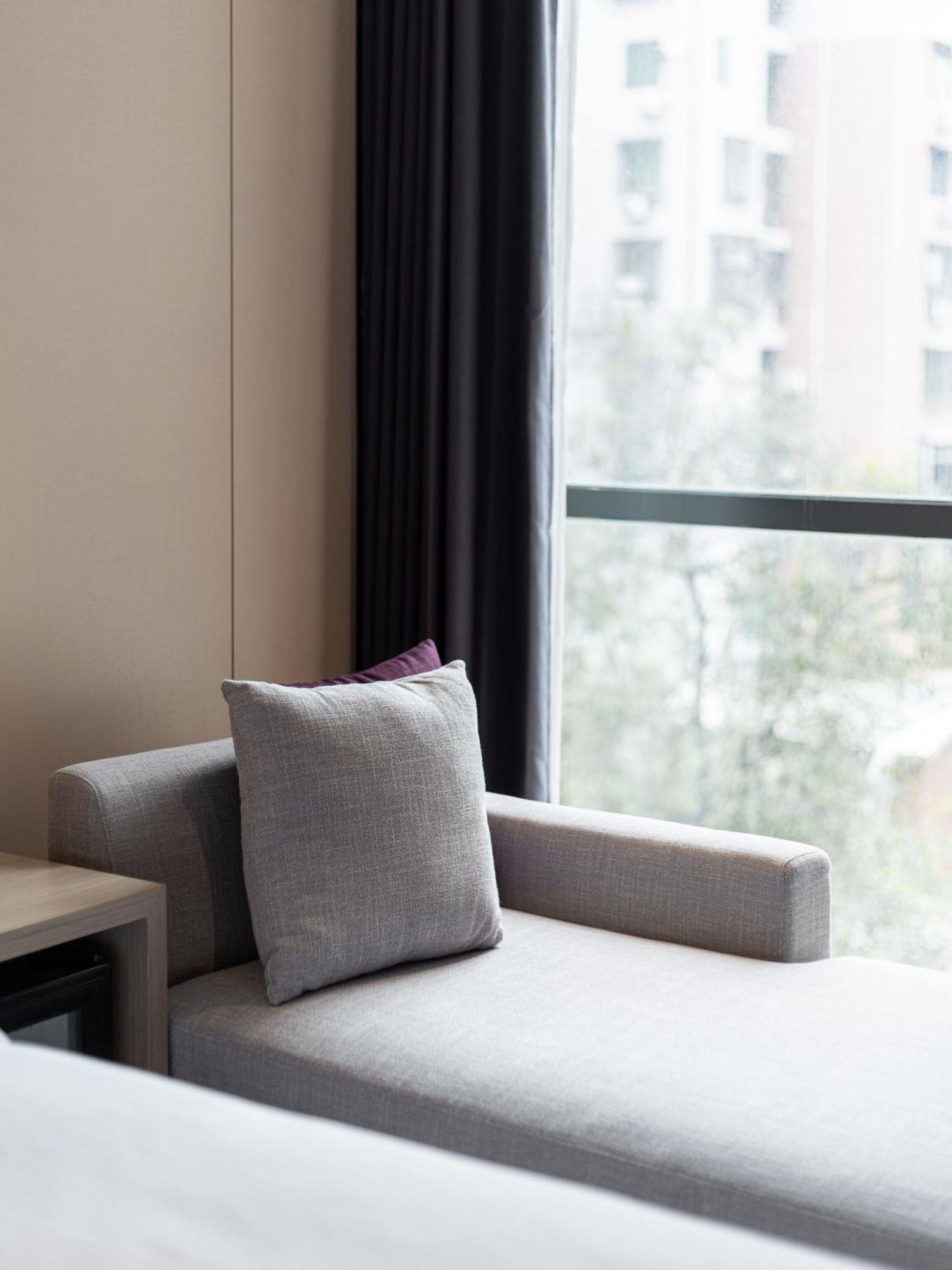 Lavande International Hotel Guangzhou Taikoo Hui Square Shipaiqiao Metro Station Branch - Free Shuttle Bus To Canton Fair Complex During Canton Fair Period & Free Vpn Internet Access Bagian luar foto
