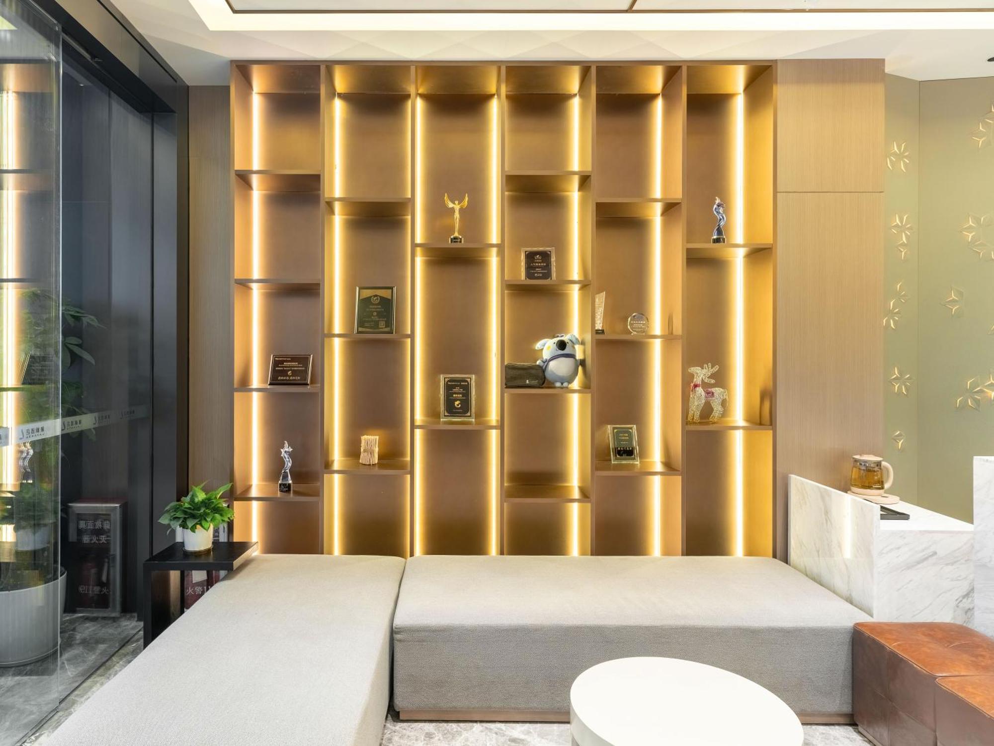 Lavande International Hotel Guangzhou Taikoo Hui Square Shipaiqiao Metro Station Branch - Free Shuttle Bus To Canton Fair Complex During Canton Fair Period & Free Vpn Internet Access Bagian luar foto